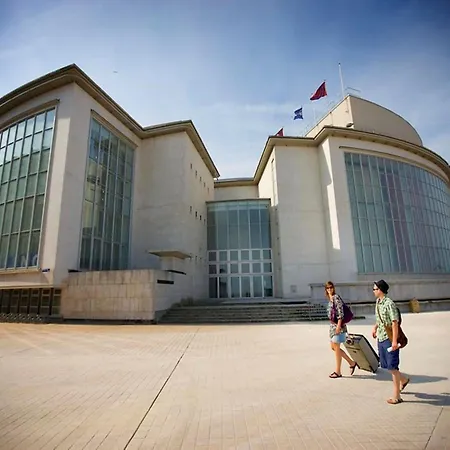 With Terrace In Ostend, Cleaning Included 公寓 *