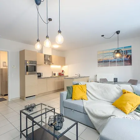 Ground-floor Apartment, Cleaning Included דירה אוסטנדה